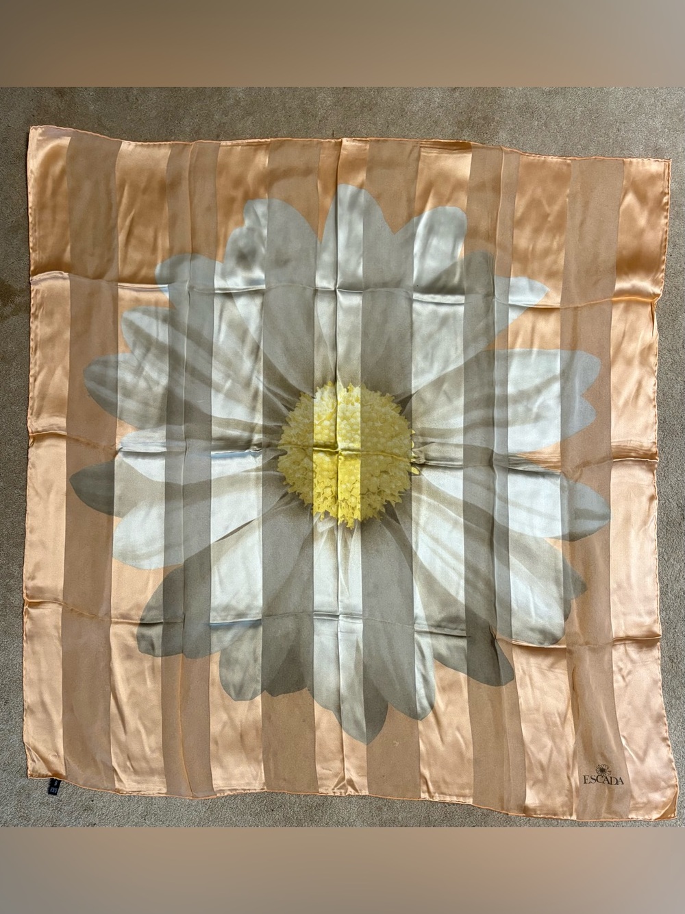ESCADA WOMEN SILK SCARF MADE IN ITALY